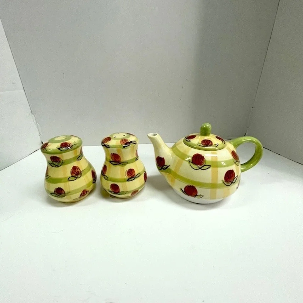 Royal Norfolk Ceramic Miniature Teapot Salt and Pepper Shakers Set Tulip Plaid